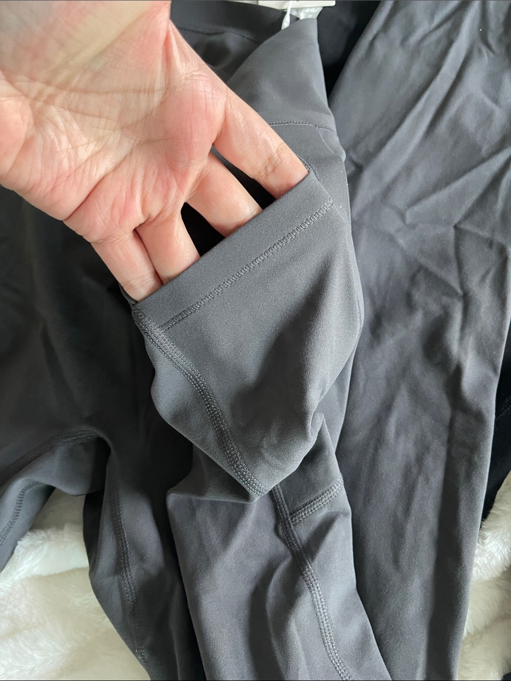 Brand New with tags - HALARA Gray and Black Butt Scrunching Leggings 2 pack - Picture 5 of 7